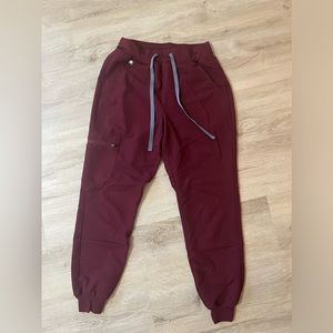 FIGS women’s high waisted zamaro jogger burgundy